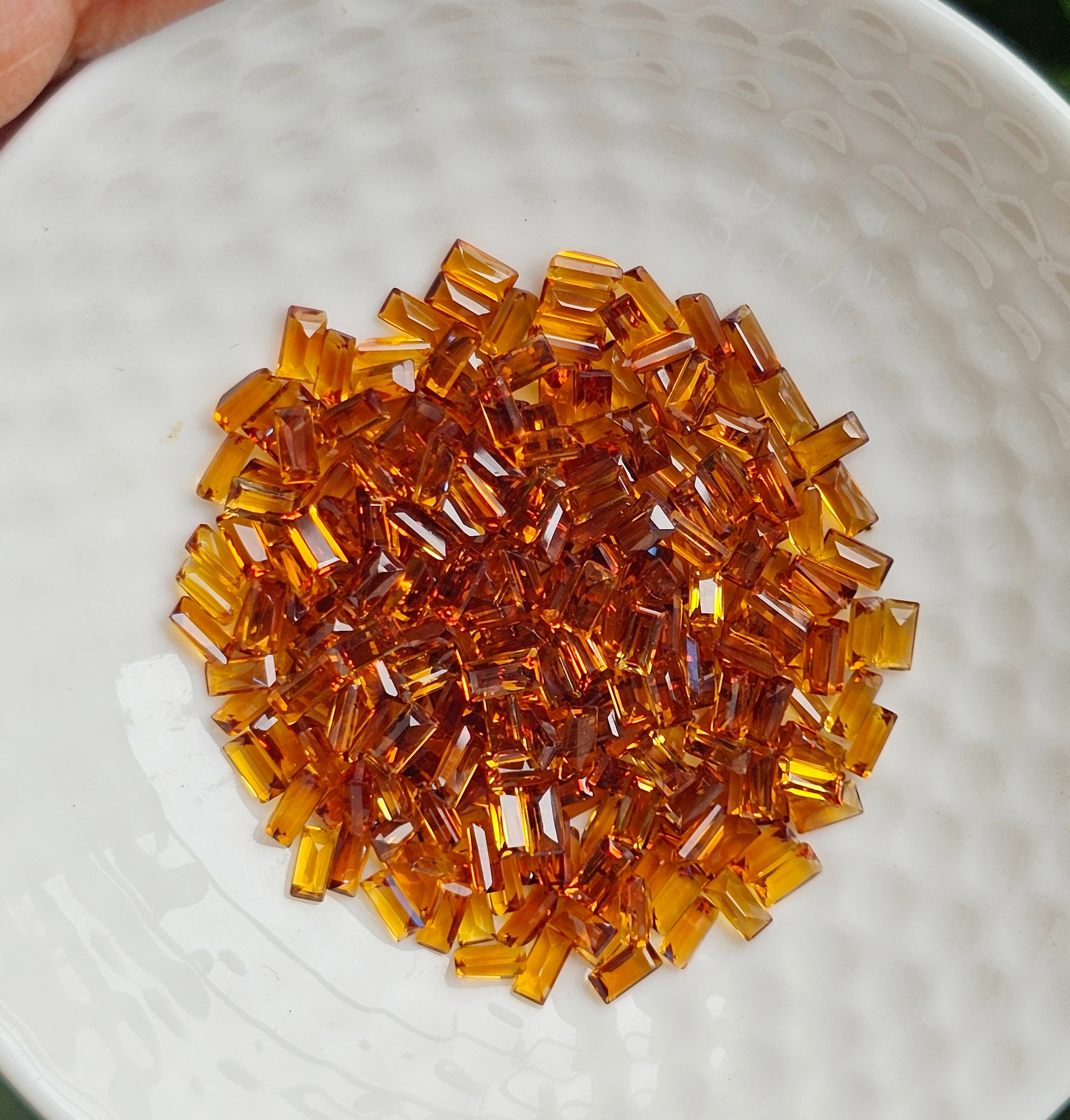 ซิทรินสี่เหลี่ยม 4x2 mm. 5 กะรัต