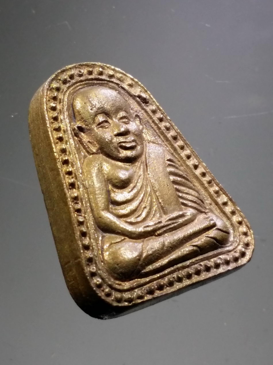 รหัสสินค้า พระมีกล่อง 3820 เหรียญหล่อหลวงพ่อเงิน วัดบางคลาน จังหวัดพิจิตร เนื้อนวะโลหะรุ่นปฏิมากรรมศิลปะจักสานด้วยเส้นลวดทองเหลือง องค์เดียวในโลก ณ.วัดบ้านน้อย อำเภอโพทะเล จังหวัดพิจิตร สร้างปี 2550