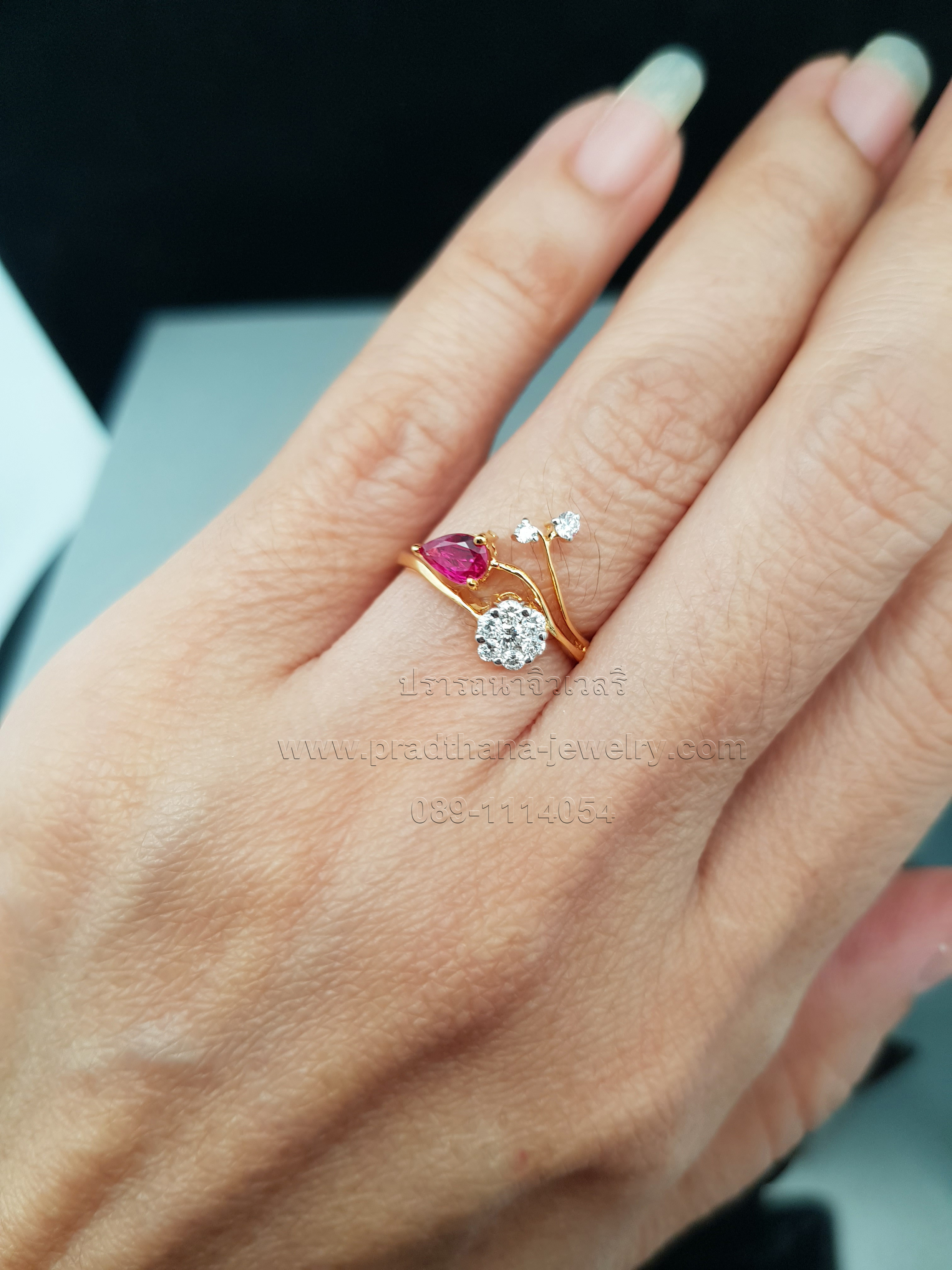 แหวนดอกไม้ก้านพลิ้วทับทิมเพชร **จองแล้ว**