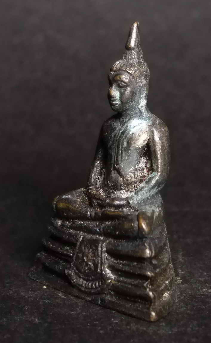 รหัสสินค้า พระกริ่ง พระหล่อ 021 รูปหล่ออุดกริ่งหลวงพ่อโสธร วัดโสธรวรารามวรวิหาร จังหวัดฉะเชิงเทรา สร้างปี 2525 ที่ระลึกฉลองกรุงรัตนโกสินทร์ 200 ปี กริ่งเขย่าดังกังวาน