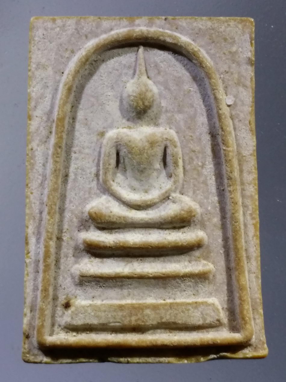 รหัสสินค้า พระเนื้อดิน เนื้อผง เนื้อว่าน 9870 พระสมเด็จเนื้อผง รุ่นอนุสรณ์ 100 ปี วัดพิกุลทอง จังหวัดสิงห์บุรี หลวงพ่อแพ ปลุกเสก