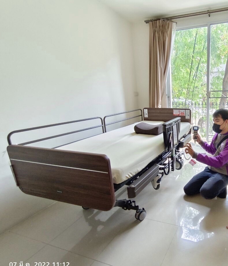 เตียงผู้ป่วย ปรับแยกเป็นรถเข็นไฟฟ้าได้ Robotic Care Bed รุ่น RESYONE PLUS จาก PANASONIC ญี่ปุ่น