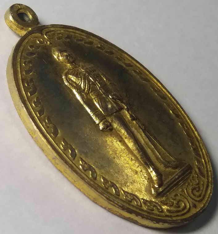 รหัสสินค้า พระมหากษัตริย์ และบุคคลสำคัญ 012 เหรียญกะไหล่ทองรัชกาลที่ 5 ทรงยืน ที่ระลึกครบรอบ 80 ปีโรงเรียนปิยะมหาราชาลัย สร้างขึ้นเมื่อวันที่ 23 ตุลาคม พ.ศ 2532 พระรายการนี้ให้เช่าบูชาแล้ว