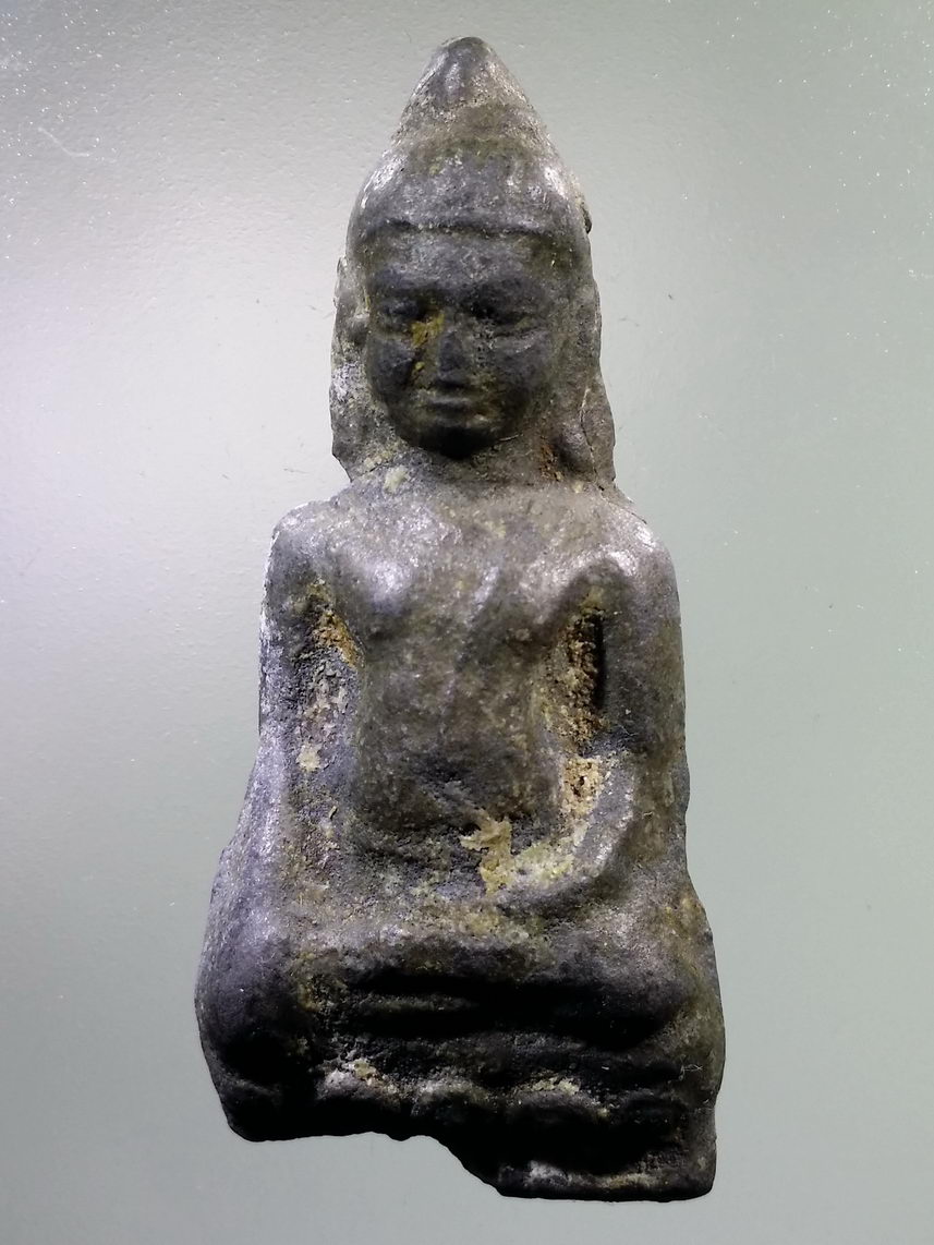 Antig LSD 1811 พระหูยานเนื้อชินเขียว ที่ฐานบัวด้านล่างสภาพชำรุด พิจารณาก่อนเช่าบูชานะครับ พระรายการนี้ให้เช่าบูชาแล้ว