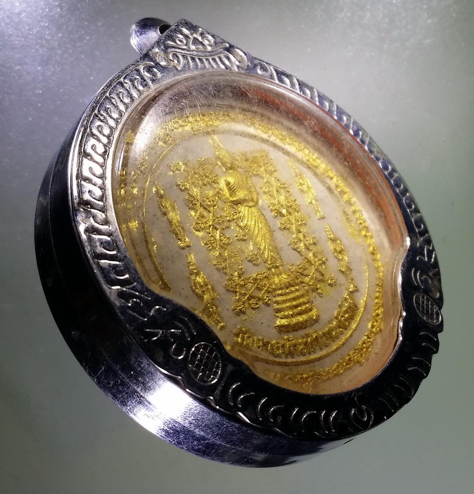 Antig on LAZADA 001 พระเทวราชโพธิสัตว์ จตุคามรามเทพ เนื้อว่านขาวปัดทอง วัดศาลพันท้ายนรสิงห์ พร้อมตลับสแตนเลส พระรายการนี้ให้เช่าบูชาเเล้ว