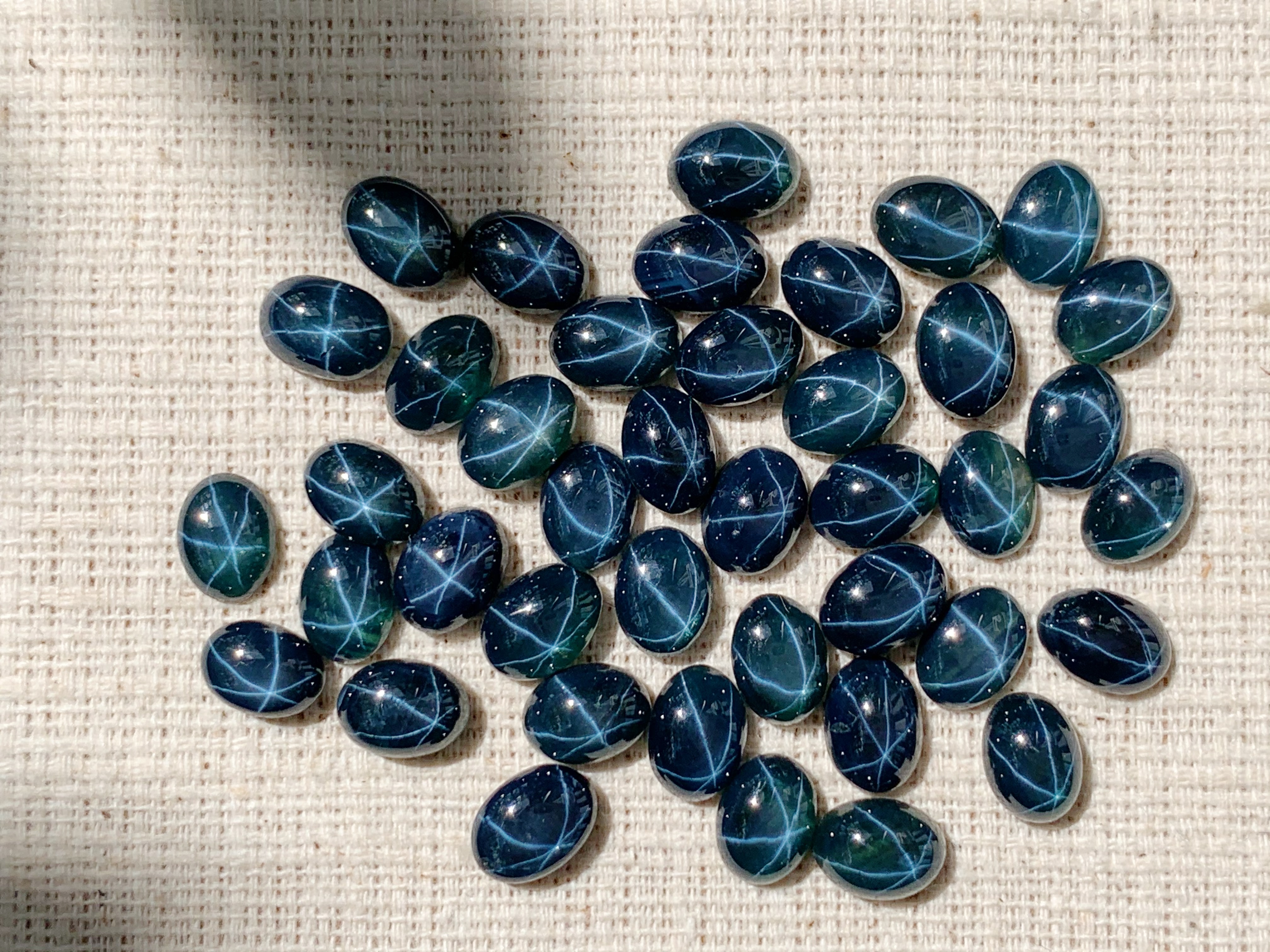 ไพลินสตาร์ไข่หลังเบี้ย 7x5 mm. 1 กะรัต