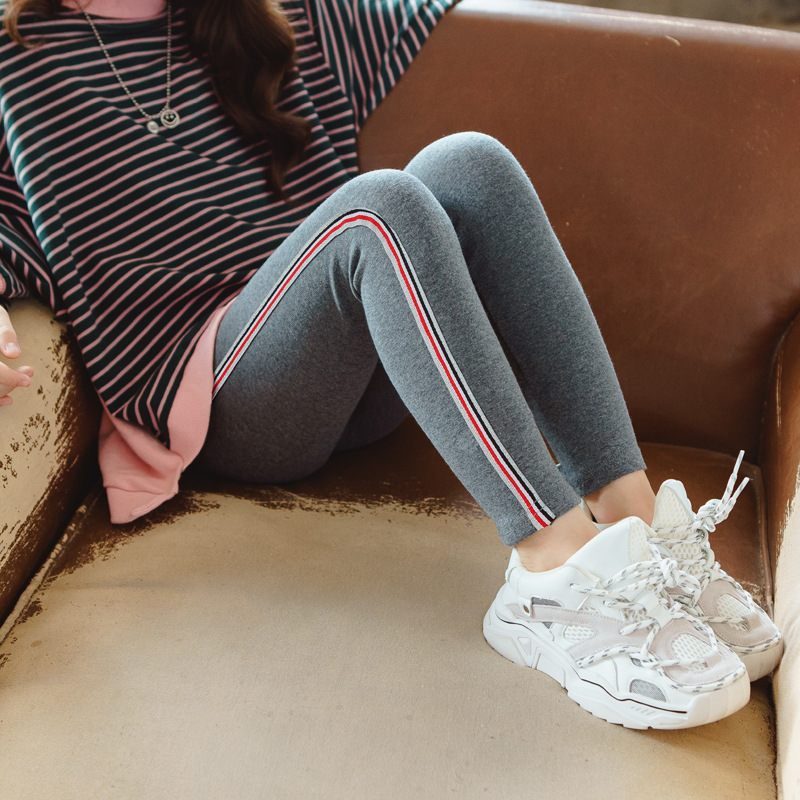 P3117- พร้อมส่งจากไทย เลกกิ้งเด็กลายแถบขาวแดง สุดเปรี้ยว มีสีดำ สีเทาเข้ม เนื้อผ้าสวยใส่สบาย