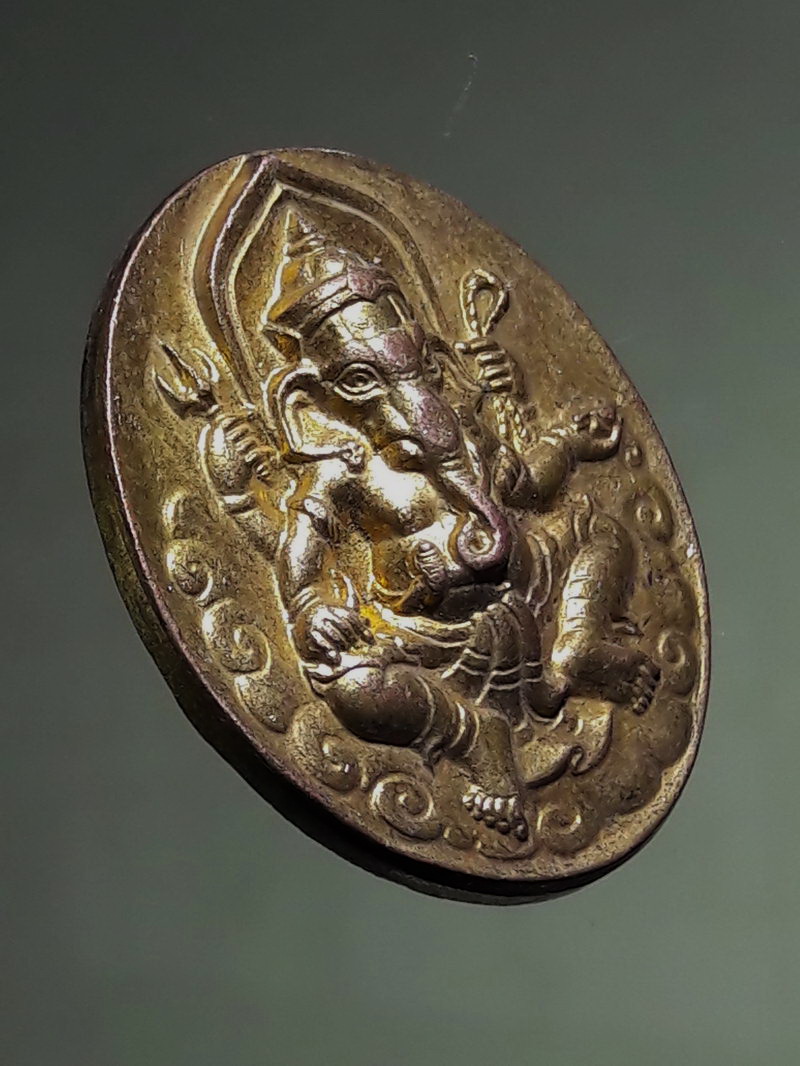 Antig FB 12733 เหรียญพระพิฆเณศวร รุ่น กู้ชาติ นำโชคสู่เกษตรกรไทย จัดสร้างโดย แอ๊ด เทวดา เจ้าตำรับหนังกลางแปลง จอโค้งเรดาร์ มีพุทธาภิเษกทางพิธีพุทธ และพิธีพราหมณ์