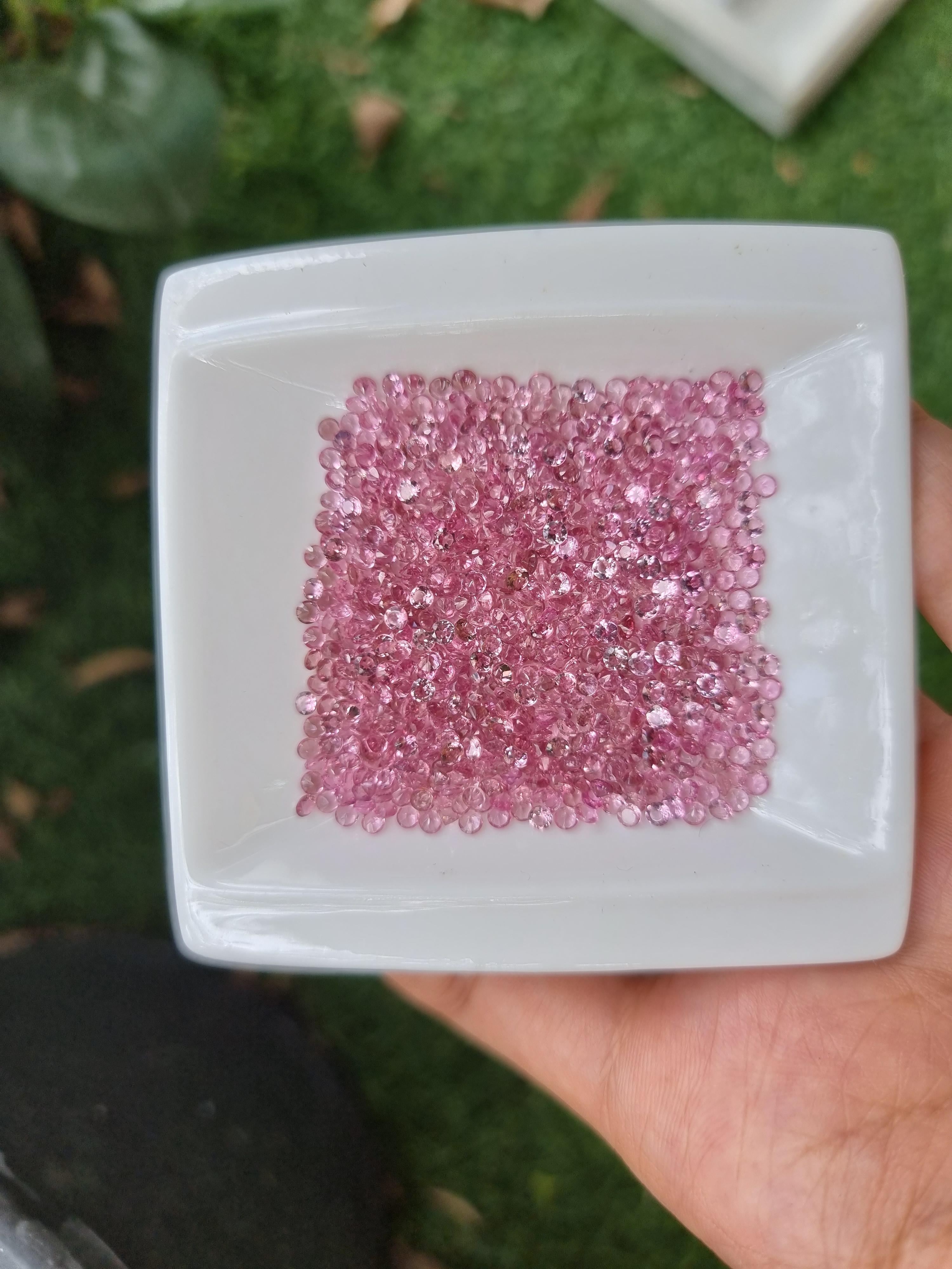Pink tourmaline กลม 2.5 มม 1 กะรัต