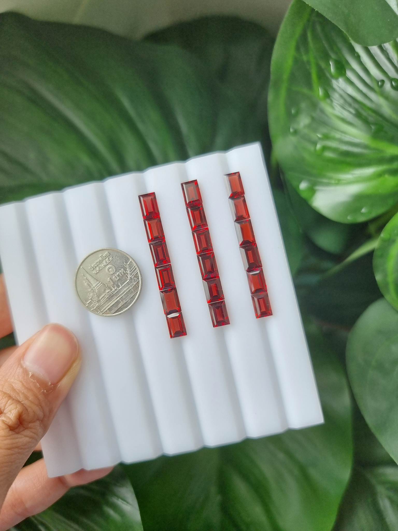 โกเมนสี่เหลี่ยม 7x5 มม. 5 กะรัต