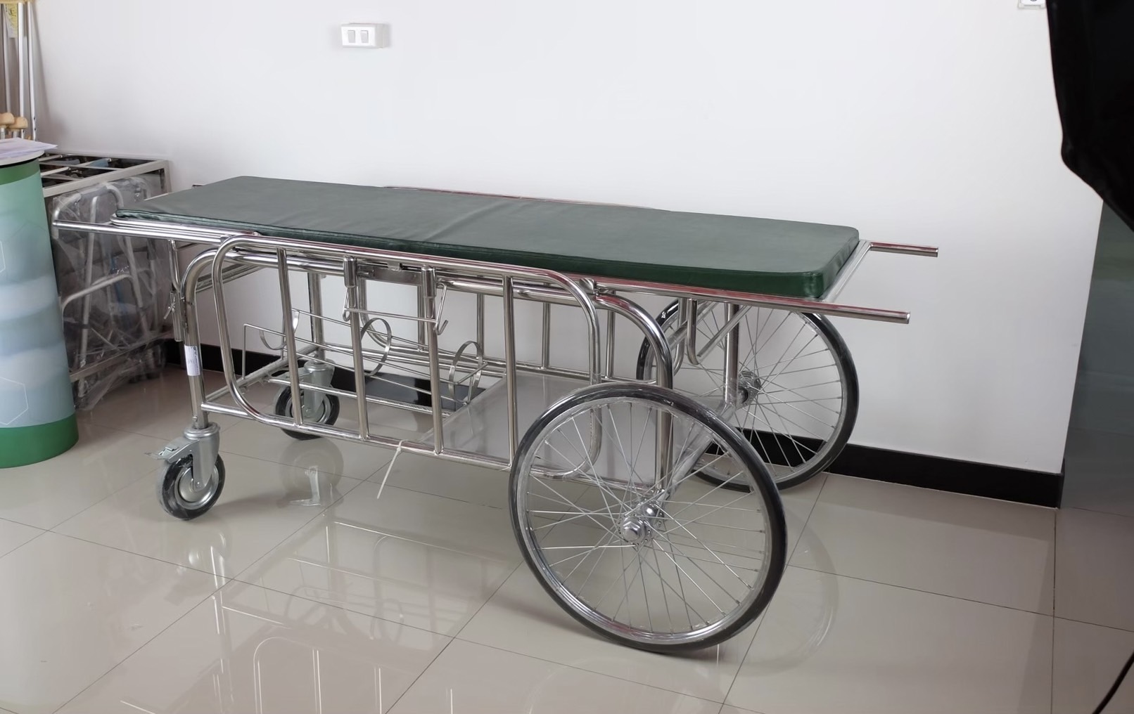 รถเข็นเปลหาม รถเข็นนอนเคลื่อนย้ายผู้ป่วย สแตนเลส PP038A (STRETCHER)