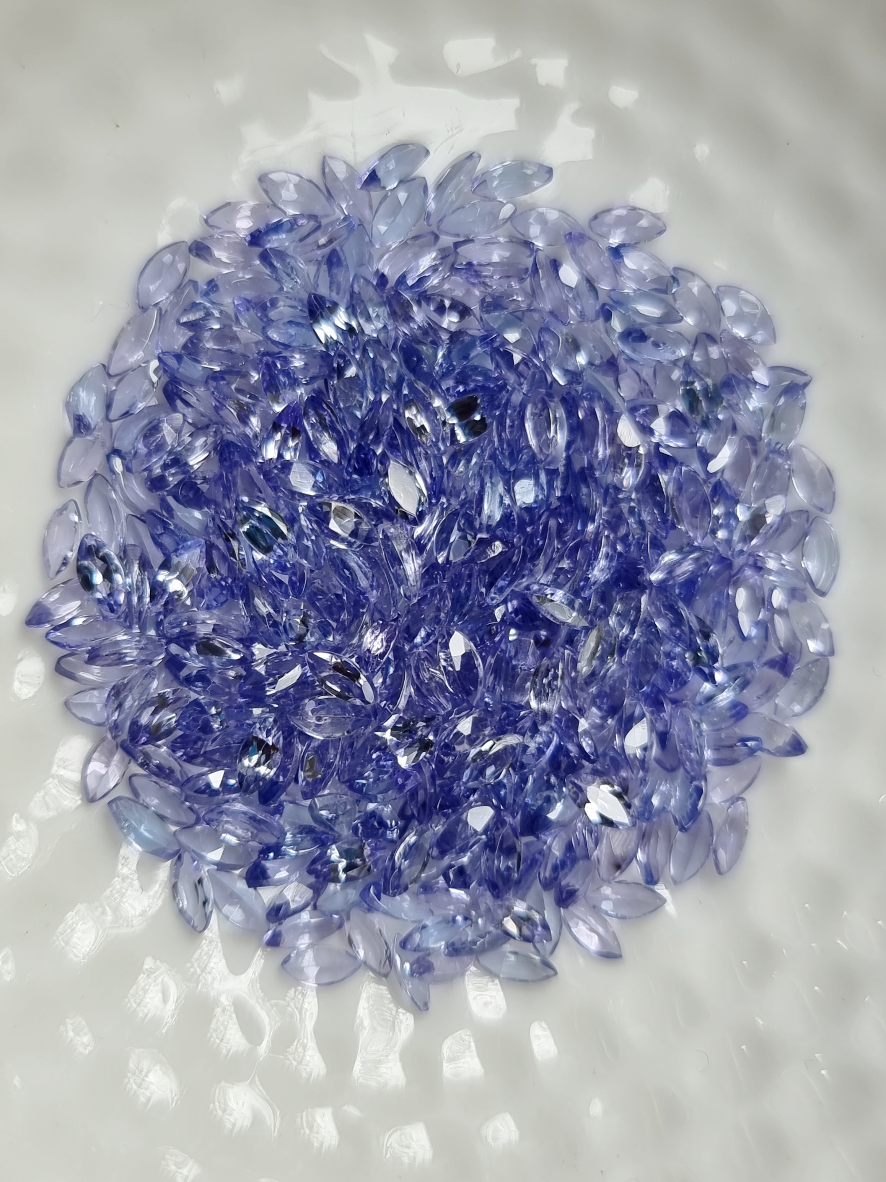 แทนซาไนท์มาคี 4x2 mm. 1 กะรัต