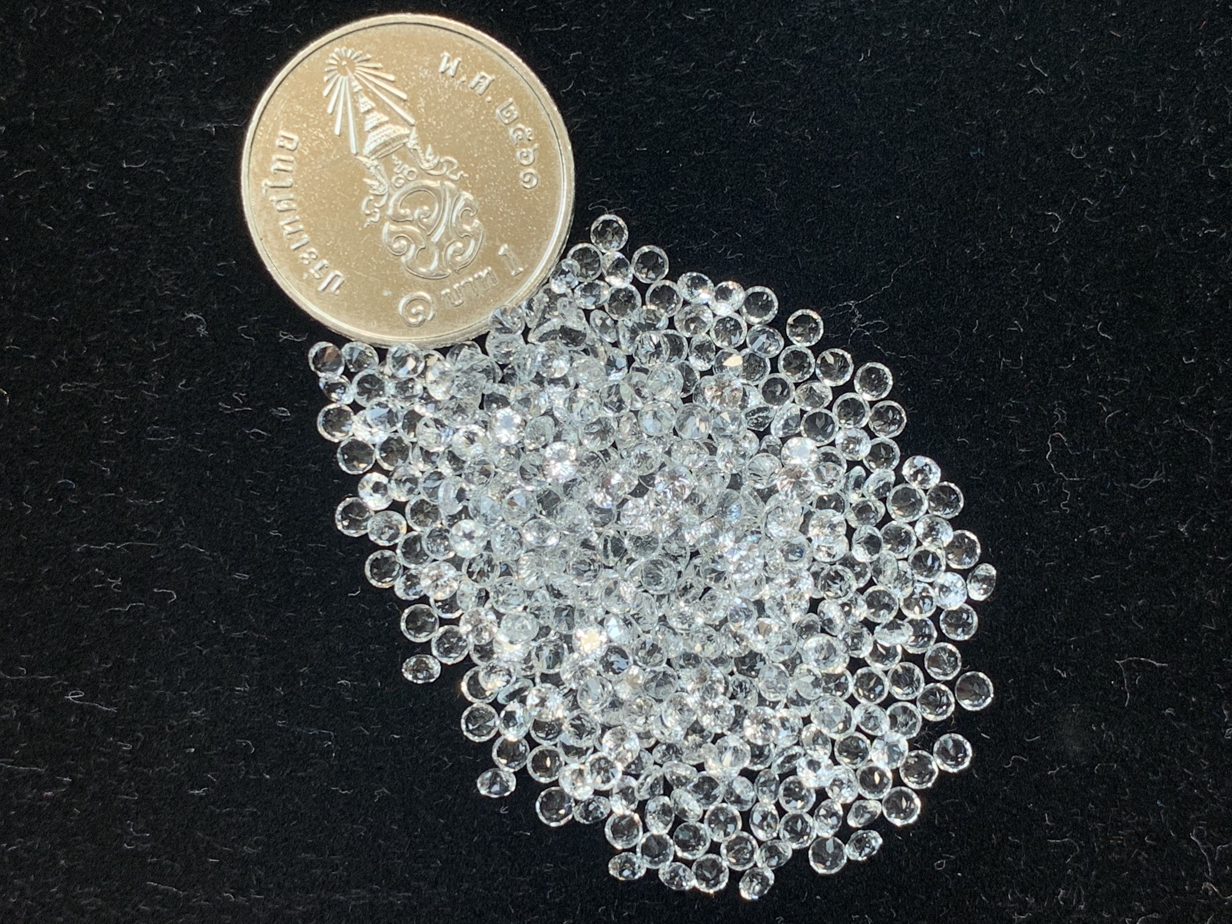 White topaz ไวท์โทปาสกลม 1.8 มม. 5 กะรัต