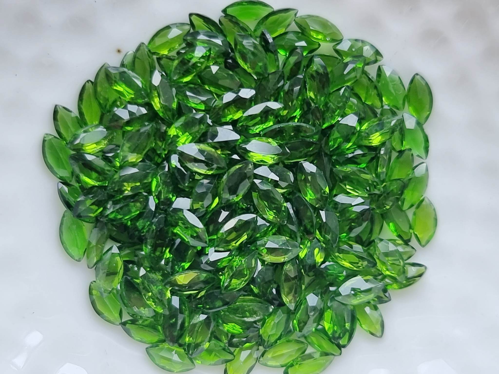 พลอยโครมไดออฟไซด์มาคี 2.5x5 mm. 1 กะรัต