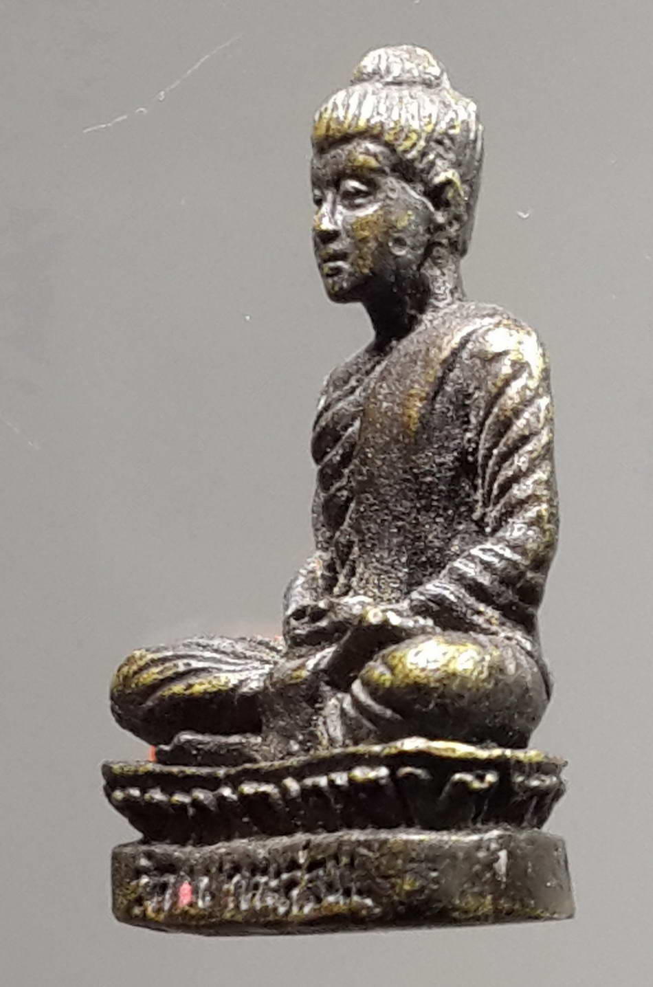 รหัสสินค้า พระกริ่ง พระหล่อ 293 รูปหล่อพระพุทธเจ้ามหาศาสดาโลก วัดเขาตะล่อม สร้างปี 2537 เนื้อทองเหลืองรมดำ พระรายการนี้ให้เช่าบูชาแล้ว