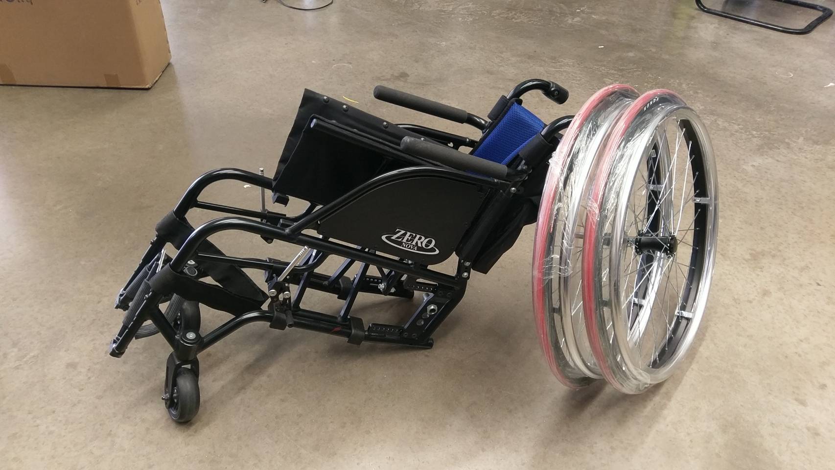 รถเข็นผู้ป่วย MIKI รุ่น NOVA ZERO ล้อหน้า 4 นิ้ว ล้อหลัง 24 นิ้ว น้ำหนัก 12.5 กิโลกรัม รับประกันศูนย์ไทย 3 ปี