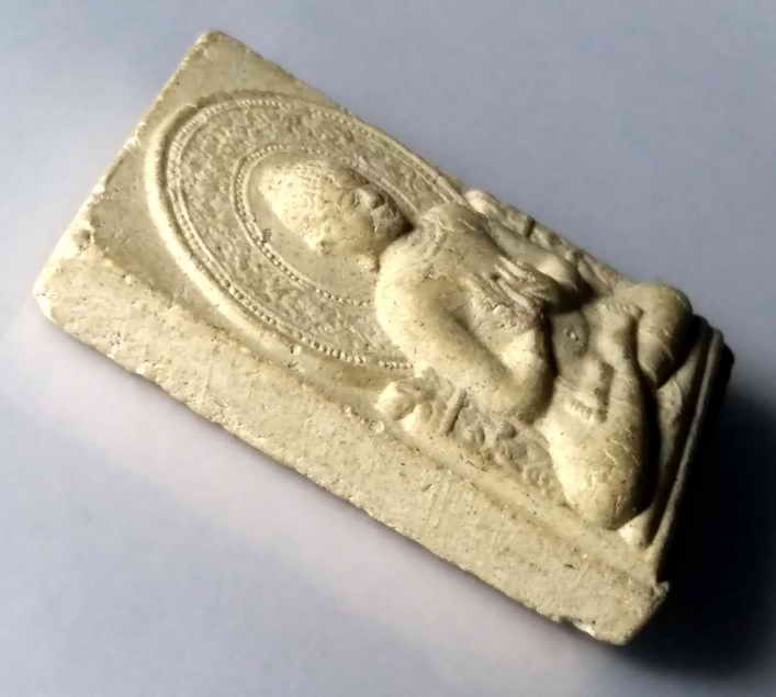 รหัสสินค้า พระไม่ทราบที่ 095 พระเนื้อผงปางปฐมเทศนา หลังธรรมจักร ไม่ทราบที่ พระรายการนี้ให้เช่าบูชาแล้ว