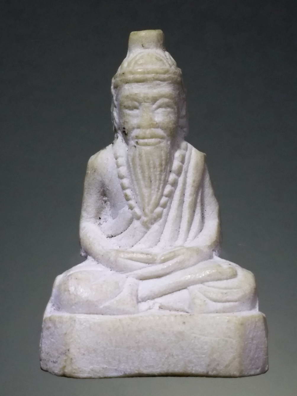 รหัสสินค้า พระไม่ทราบที่ 266 รูปหล่อลอยองค์พระฤาษีเนื้อผงไม่ทราบที่ใต้ฐานจานปากกาเคมี ณ. ไม่ทราบสำนัก