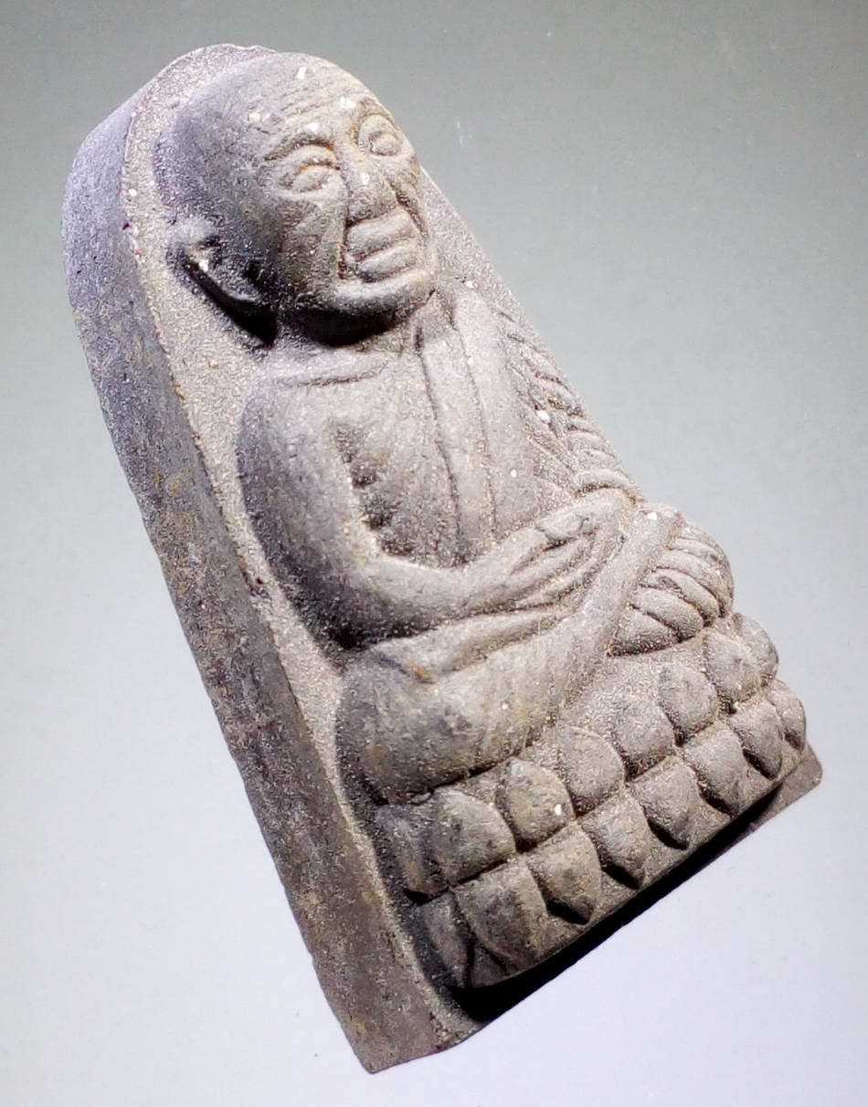 รหัสสินค้า หลวงปู่ทวด วัดต่างๆ 157 หลวงปู่ทวด วัดช้างให้ จ.ปัตตานี พิมพ์เตารีดหัวมน หลังยันต์นะเฉลียวเพชร ไม่ทราบปี