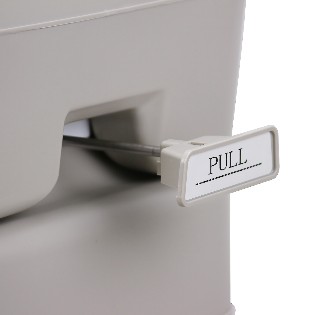 สุขาเคลื่อนที่ รุ่น P.3 รุ่นประหยัด ฝารองนั่งแบบวงกลม ความจุน้ำสะอาด 10 ลิตร ความจุของเสีย 20 ลิตร ฟรีสายฉีดชำระ