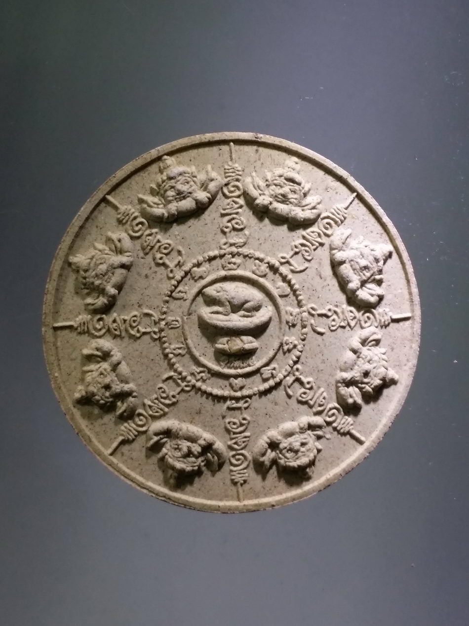 รหัสสินค้า พระมีกล่อง 3856 พระพิฆเณศวรเทพเจ้าแห่งความสำเร็จ หลังอุทัยเทวี รุ่นอุดมทรัพย์ กดโค้ดที่ขอบด้านข้าง กล่องที่ใส่พระมา ไม่ใช่ของเดิมนะครับ พิจารณาก่อนเช่าบูชาด้วยครับ