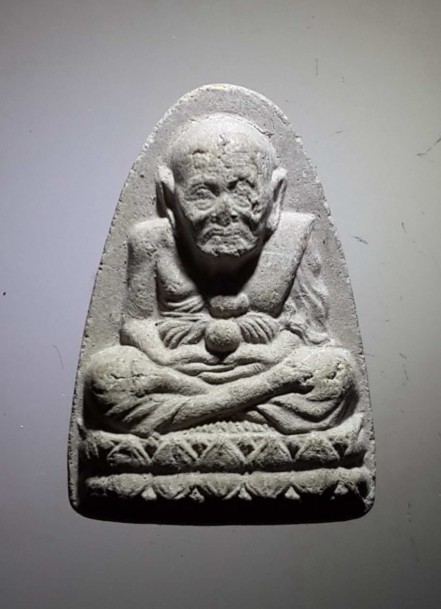 รหัสสินค้า หลวงปู่ทวด วัดต่างๆ 381 หลวงปู่ทวด เนื้อผง หลังโรยแร่ รุ่น 100 ปี แม่ฟ้าหลวง