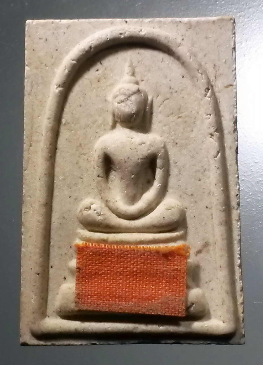 รหัสสินค้า พระสมเด็จ วัดต่างๆ 1030 พระสมเด็จเนื้อผง ติดจีวร ปั๊มตรายาง ไม่ทราบที่ พิมพ์คล้ายกับสมเด็จเอวเล็ก หลวงพ่อกวย วัดโฆสิตาราม จังหวัดชัยนาท