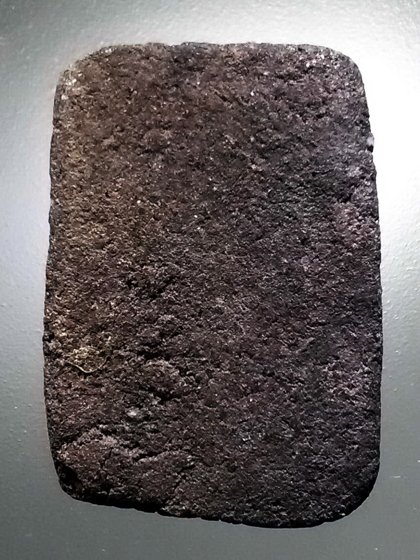 รหัสสินค้า หลวงปู่ทวด วัดต่างๆ 489 หลวงปู่ทวด เนื้อว่าน วัดช้างให้ จังหวัดปัตตานี ไม่ทราบปีที่สร้าง เนื้อหาเก่า มีอายุ