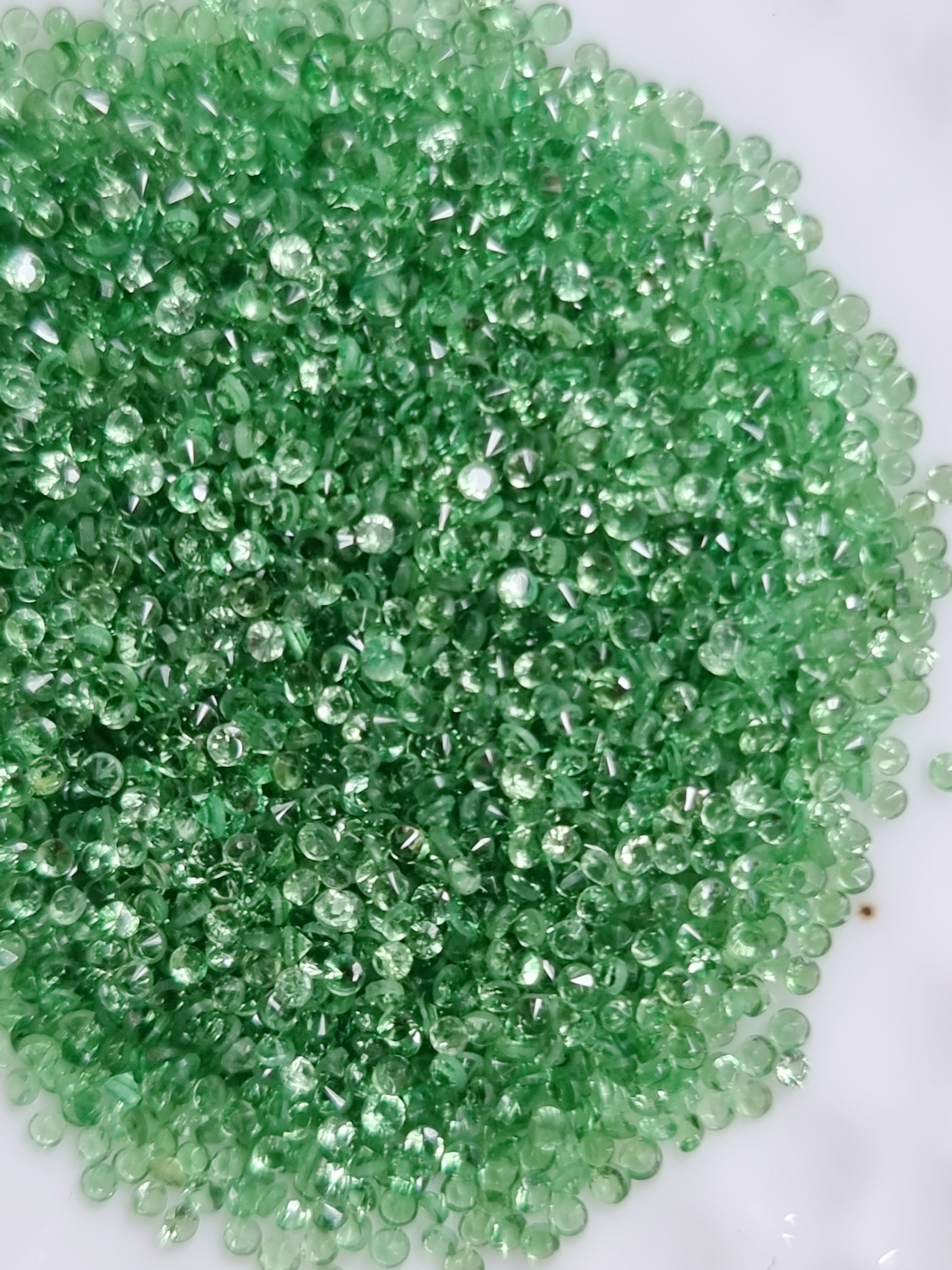 ซาโวไรท์กลม 1.1 mm. 1 กะรัต