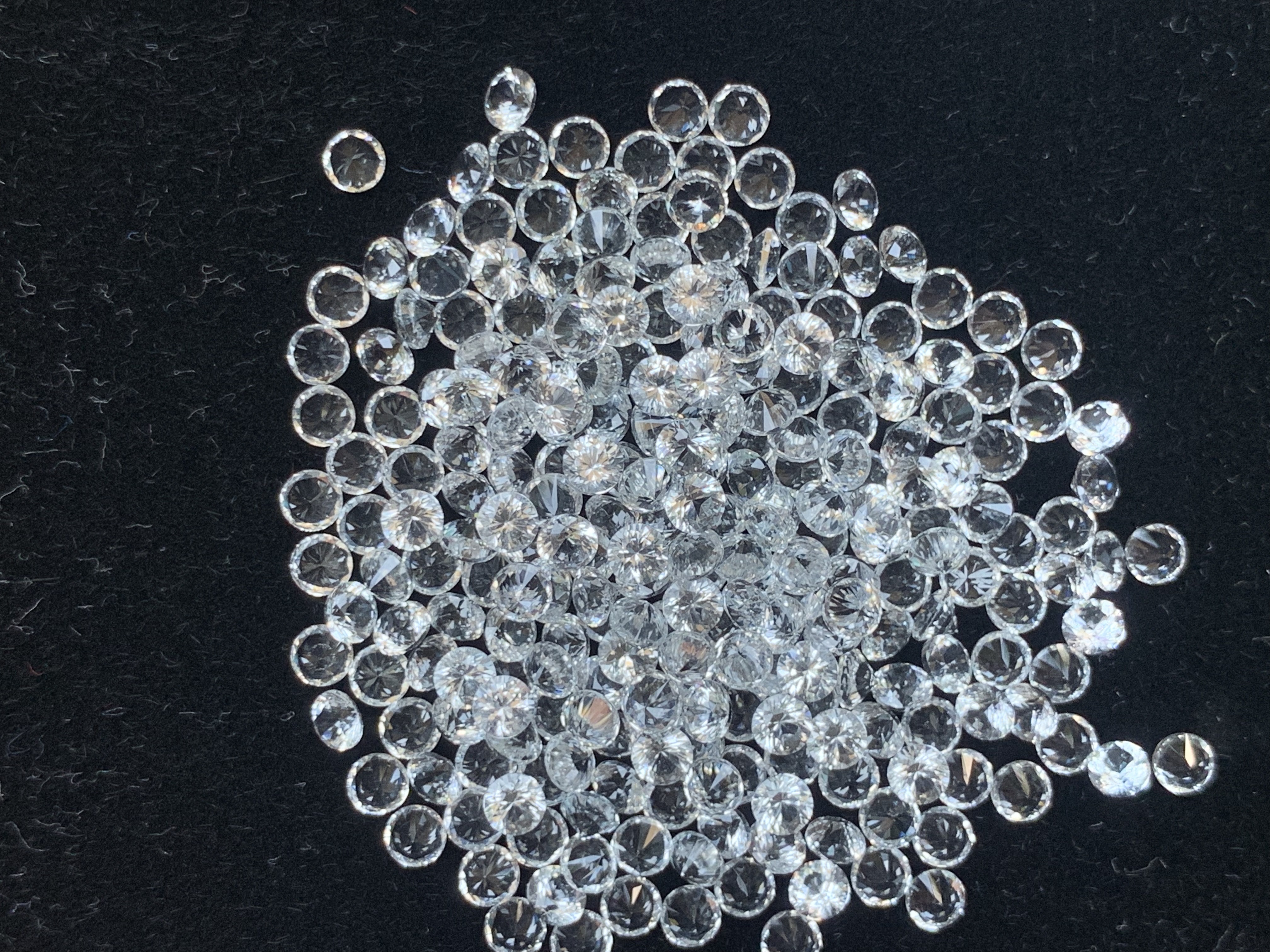 ไวท์โทปาสกลม 2.7 มม. 5 กะรัต