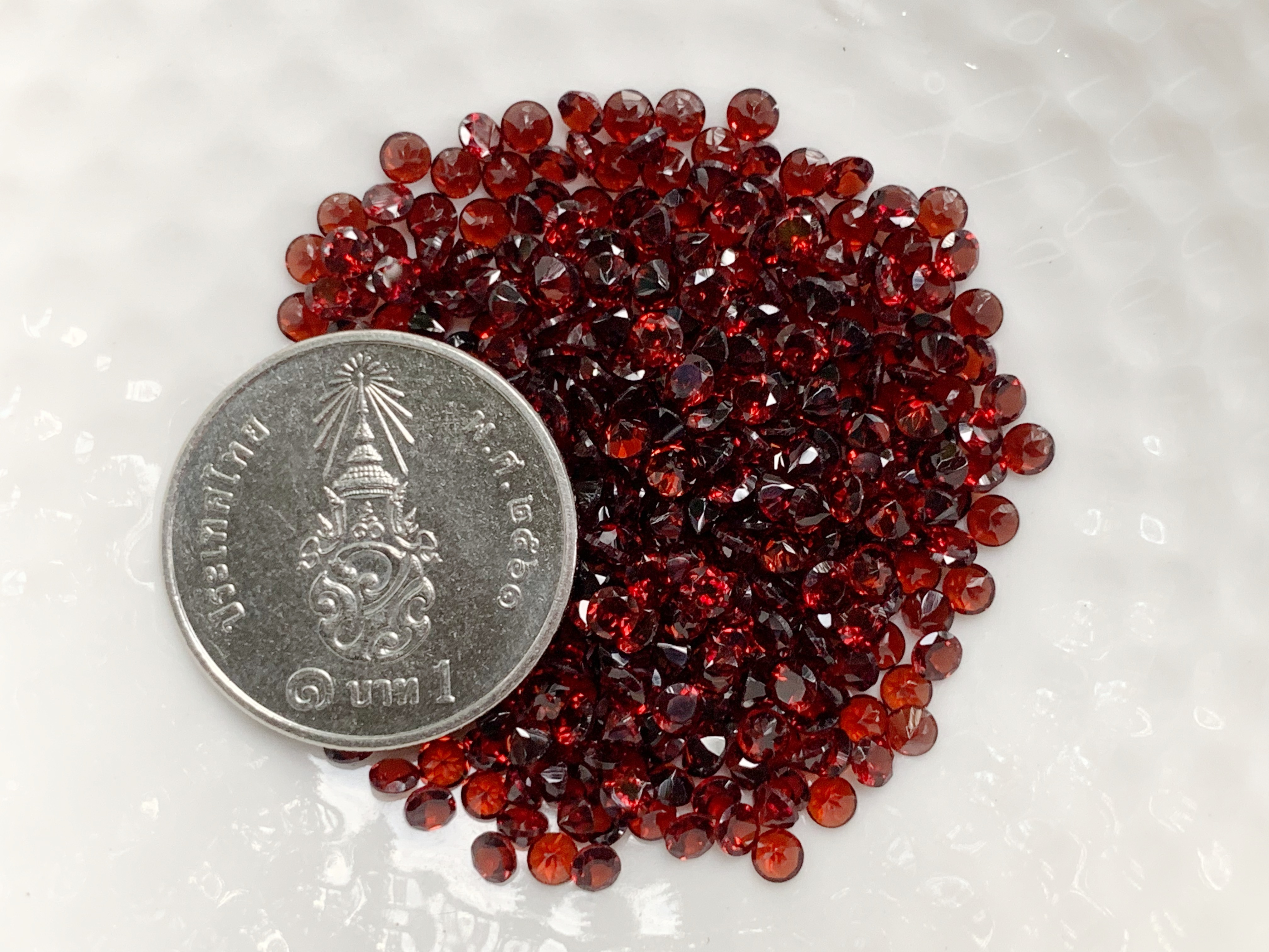 โกเมนกลม 2.5 มม. 5 กะรัต