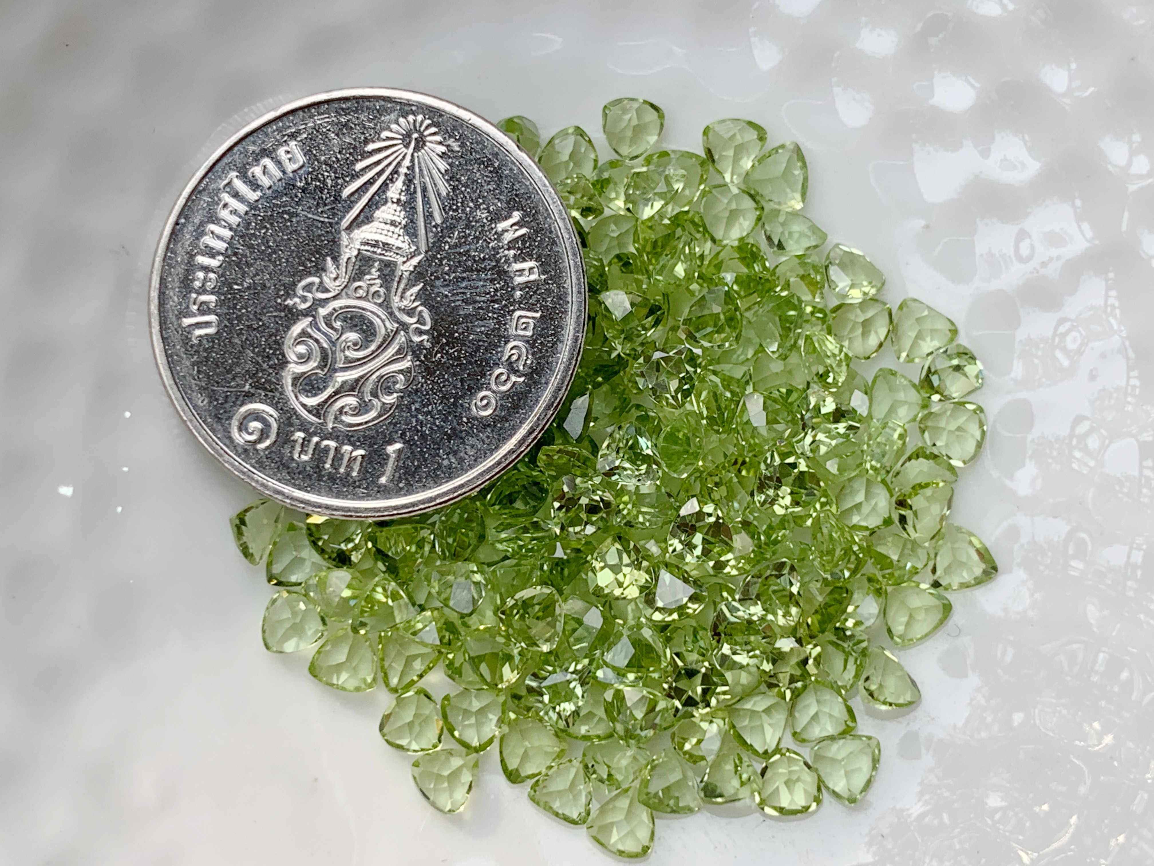 เพอริดอทสามเหลี่ยม 3 มม. 5 กะรัต