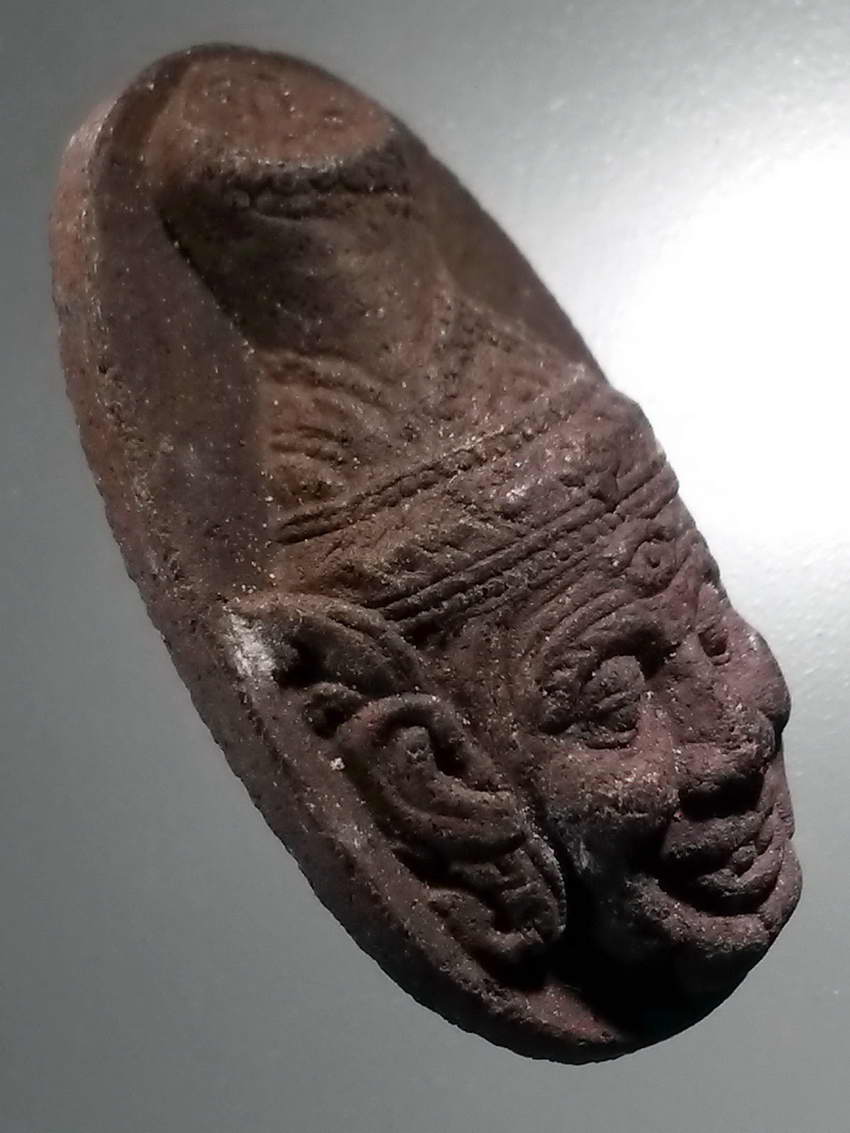 รหัสสินค้า พระไม่ทราบที่ 515 เศียรพ่อแก่เนื้อผง ผสมว่าน หลังยันต์ ไม่ทราบสำนัก ด้านหลังมีรอยปั๊มตรายาง