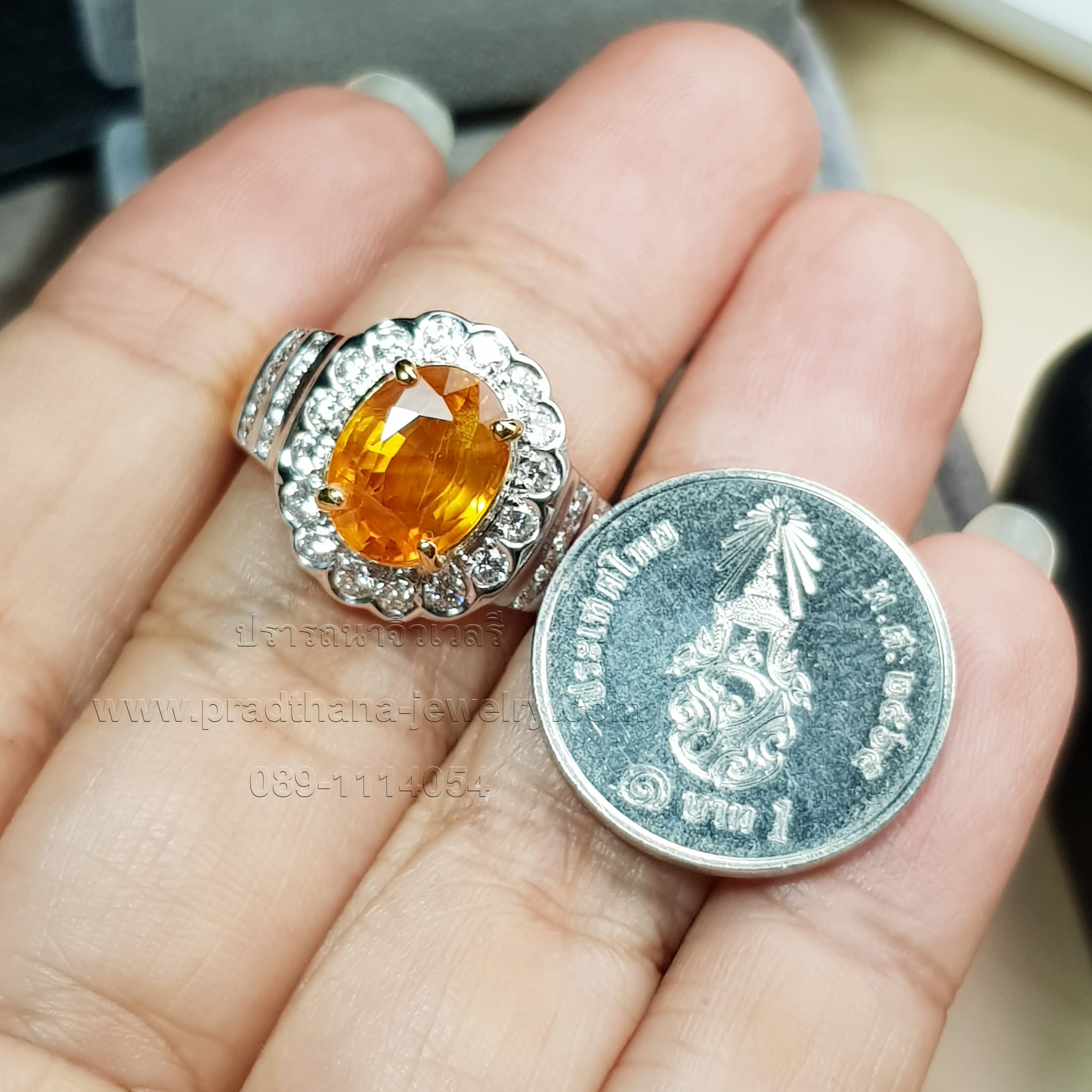 แหวนบุษราคัมประดับเพชร