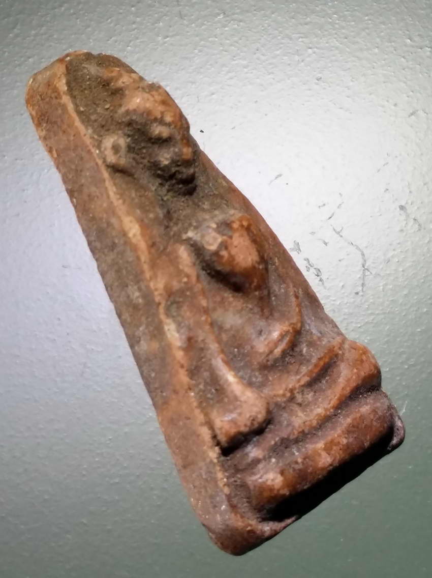 รหัสสินค้า พระไม่ทราบที่ 546 พระผงสุพรรณเนื้อดินเผา หลังลายพิมพ์นิ้วมือ ไม่ทราบที่ พระรายการนี้ให้เ้ช่าบูชาแล้ว