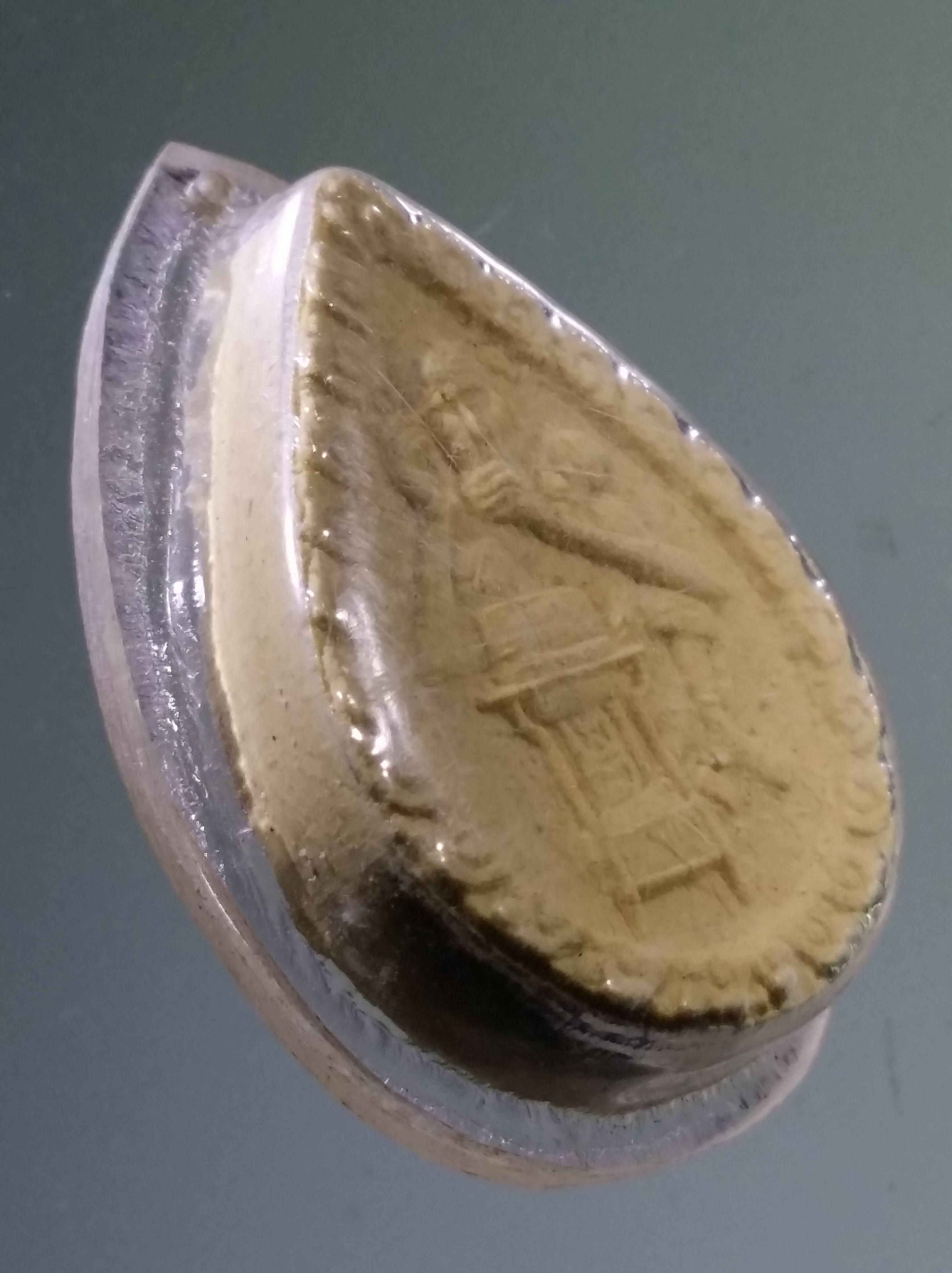 Antig PIM 519 พระผงพิมพ์หยดน้ำหลวงพ่อกบ บรมครูเขาสาริกา สภาพสวยมาก เลี่ยมพลาสติกมาแต่เดิม