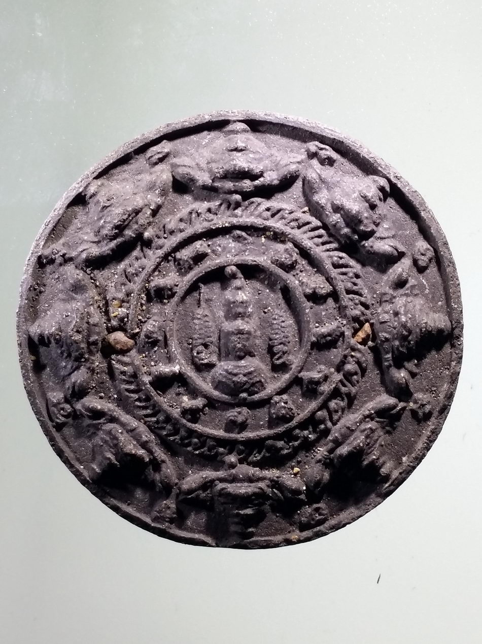 รหัสสินค้า จตุคามรามเทพ 835 พระเทวราชโพธิสัตว์จตุคามรามเทพ เนื้อว่านกากยายักษ์ ฝังแร่มวลสาร ที่ระลึก 50 ปีธนาคารทหารไทย มีรอยขอบกระเทาะ พิกัดตำแหน่ง 11.30 น. นาฬิกา พิจารณาก่อนเช่าบูชานะครับ