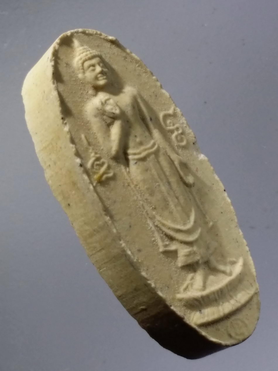 รหัสสินค้า พระมีกล่อง 3651 พระผงภูทราวดี หลังตราแผ่นดิน พลตำรวจเอกณรงค์วิช ไทยทอง จัดสร้างปี 2541