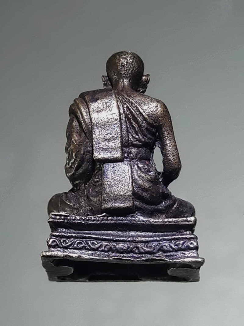 รหัสสินค้า พระกริ่ง พระหล่อ 840 รูปหล่อโบราณ หล่อก้นถ้วย หลวงพ่อเงิน วัดบางคลาน จังหวัดพิจิตร ไม่ทราบปีที่สร้าง ตอกโค๊ต บริเวณสังฆาฏิ