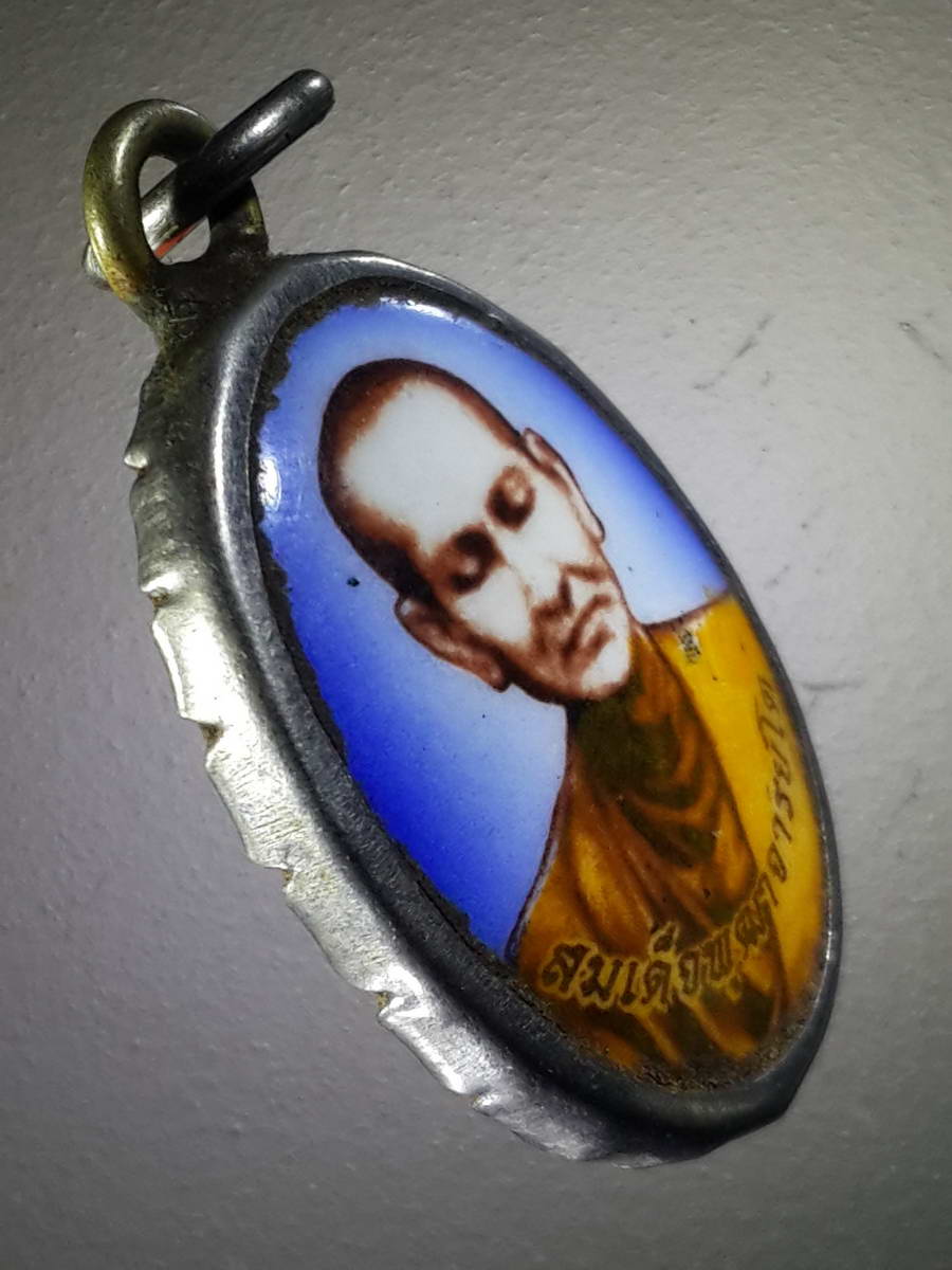 รหัสสินค้า เครื่องราง ล็อตเก็ต ภาพถ่าย 073 ล็อกเก็ตสมเด็จพระพุฒาจารย์โต พรหมรังสี หลังยันต์ห้า ของเก่าน่าสะสมครับ