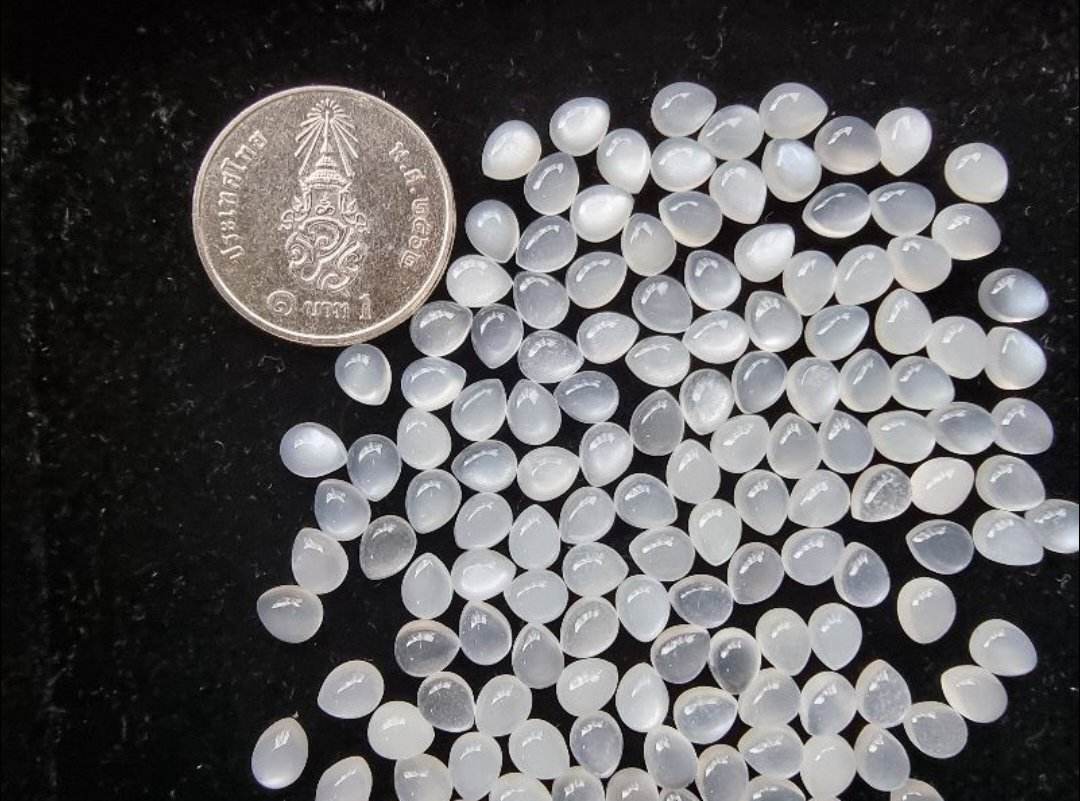 มูนสโตนหยดน้ำหลังเบี้ย 5x4 mm. 5 กะรัต