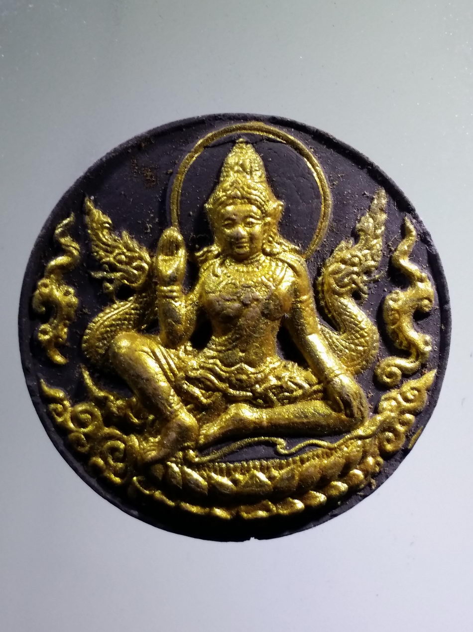 รหัสสินค้า จตุคามรามเทพ 881 พระเทวราชโพธิสัตว์จตุคามรามเทพ หลังพญาราหูเนื้อว่านดำปัดทอง ไม่ทราบรุ่น ไม่มีกล่องครับ