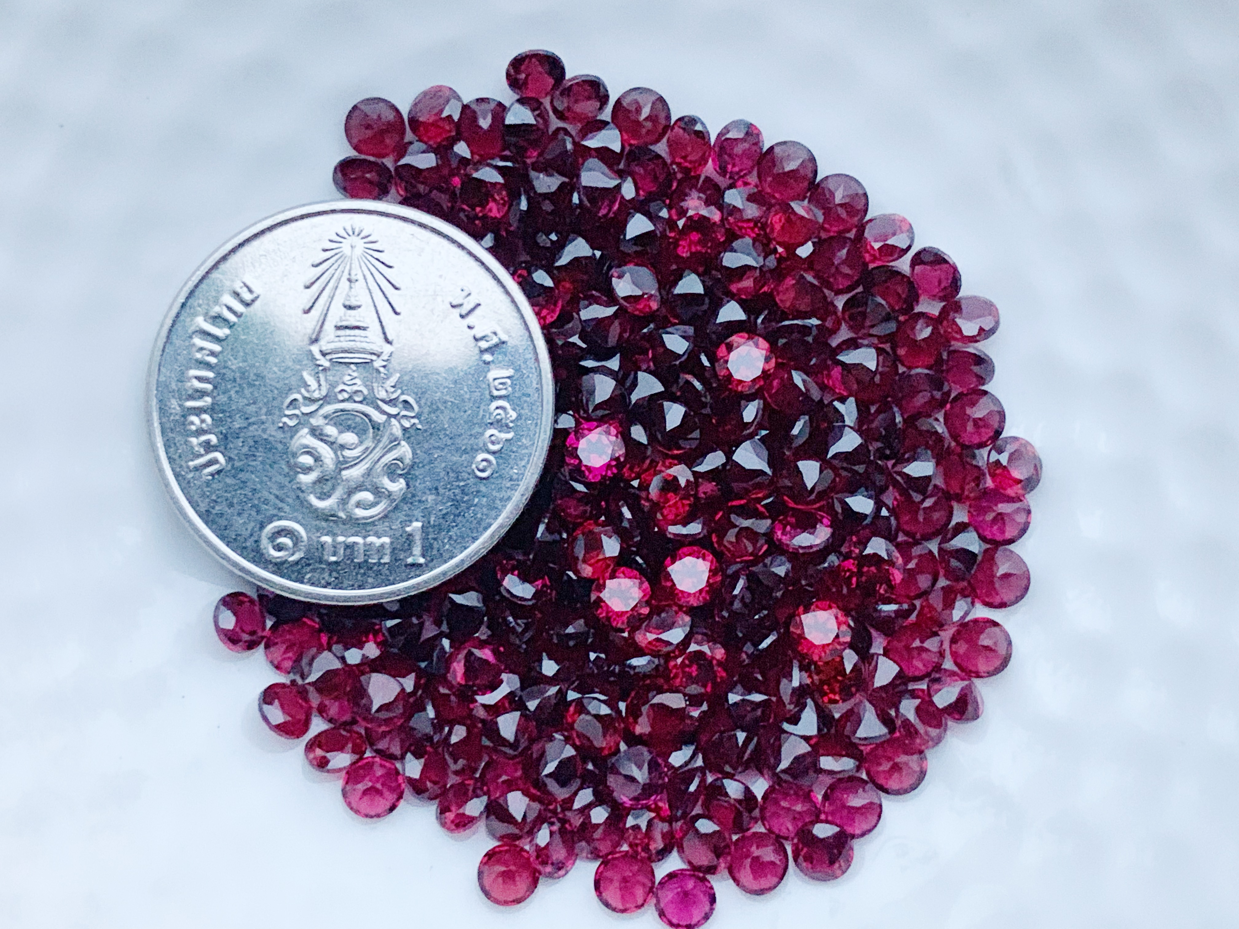 โรโดไลท์แดงกลม 3.0 มม. 5 กะรัต