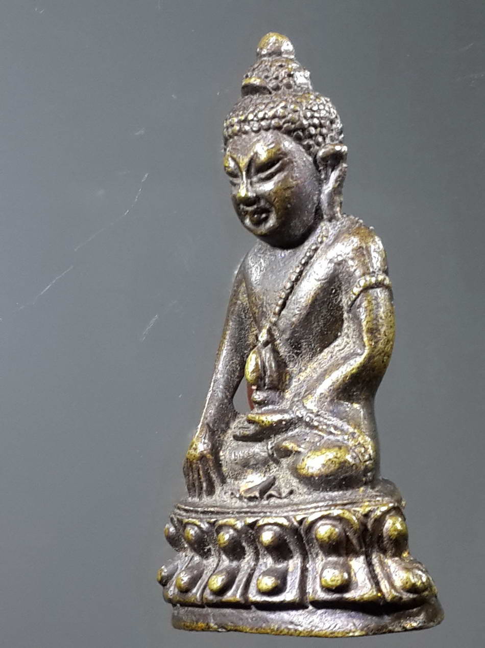 รหัสสินค้า พระกริ่ง พระหล่อ 330 พระกริ่งธรรมมงคล หลวงพ่อวิริยังค์ สร้างปี 2541 เนื้อทองผสม องค์นี้ไม่อุดกริ่ง และไม่ตอกโค๊ต พระรายการนี้ให้เช่าบูชาแล้ว