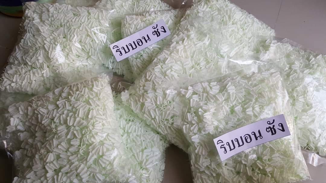 ดอกรักปลอมถุงใหญ่ ดอกรักพลาสติก ดอกรักสีขาวอมเขียว ดอกรักร้อยมาลัย