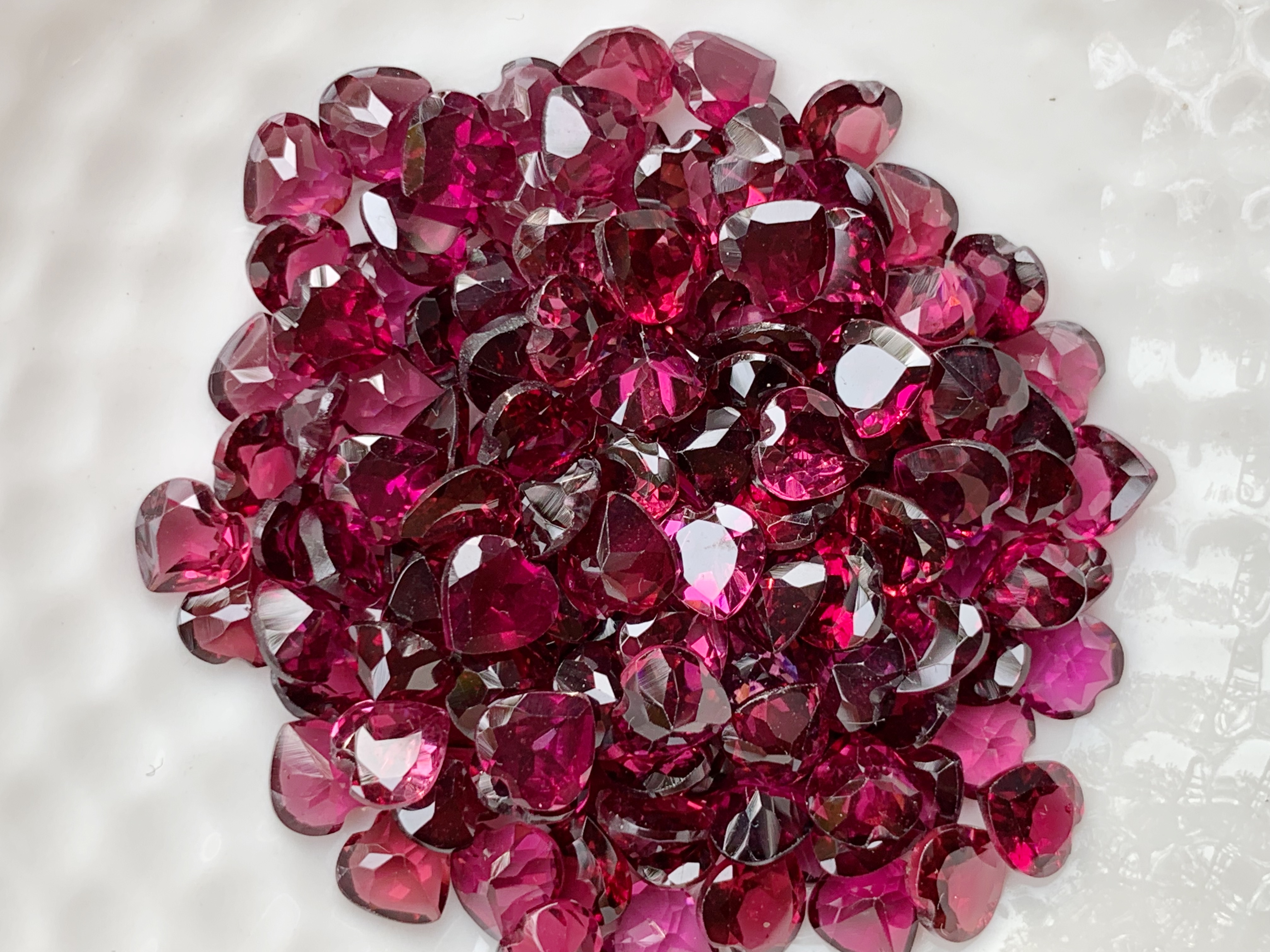 โรโดไลท์หัวใจ 5 มม. 5 กะรัต