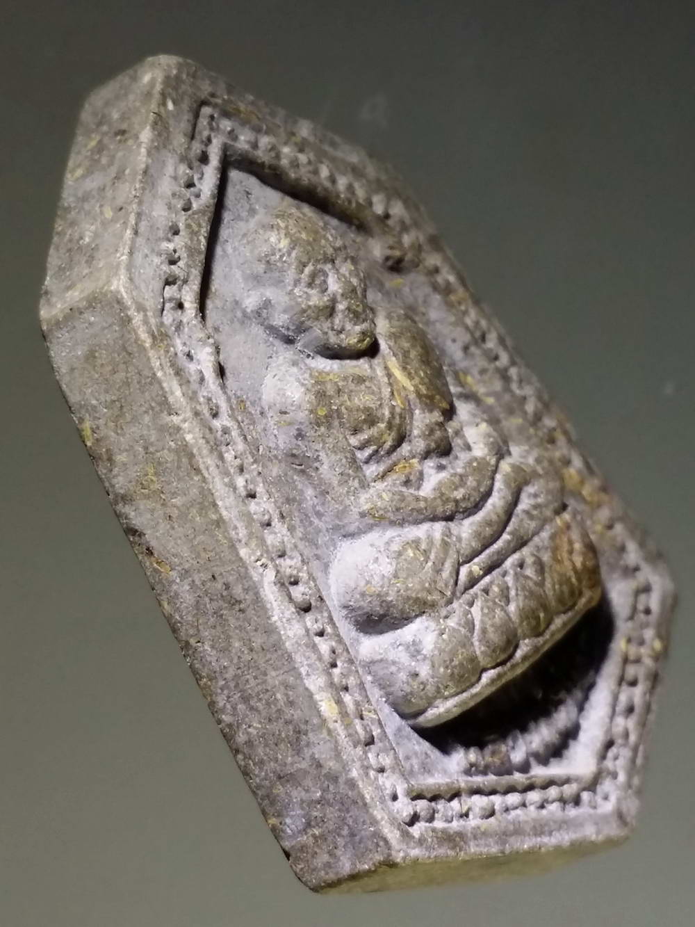 รหัสสินค้า หลวงปู่ทวด วัดต่างๆ 245 หลวงปู่ทวด เนื้อผงโรยไม้ พิมพ์หกเหลี่ยม วัดหนองว่านเหลือง จังหวัดฉะเชิงเทรา สร้างปี 2552