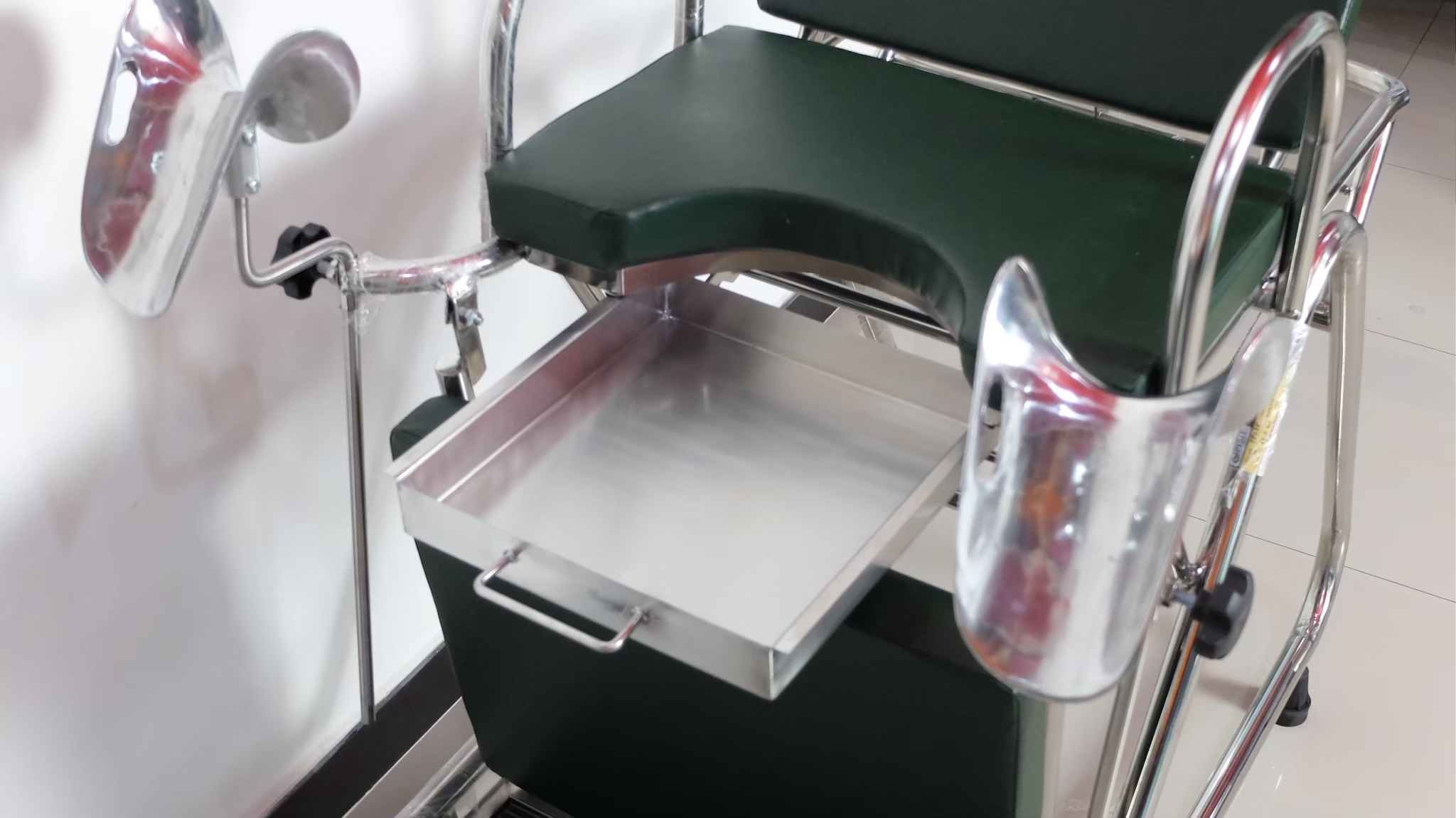 เตียงตรวจภายใน เตียงตรวจนารีเวช สแตนเลส ขาหยั่งอลูมิเนียม รหัส PP028