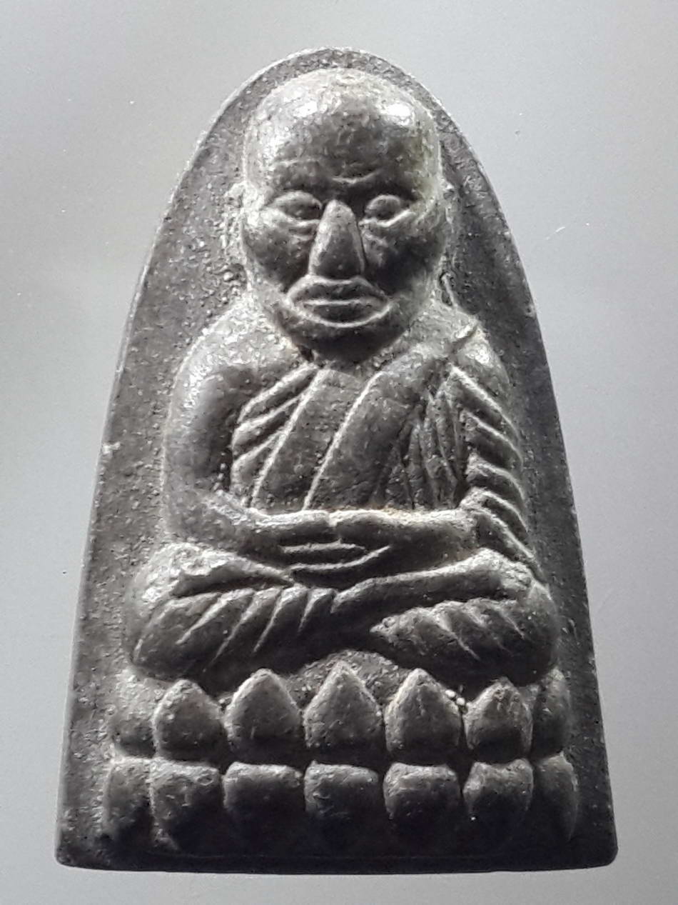 รหัสสินค้า หลวงปู่ทวด วัดต่างๆ 276 หลวงปู่ทวด หลังยันต์นะเฉลียวเพชร เนื้อผงใบลาน พิมพ์เตารีดหัวมน