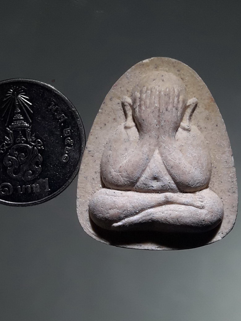 รหัสสินค้า พระเนื้อดิน ผง ว่าน 10468 พระปิดตา ปลดหนี้ เนื้อขาว หลวงปู่โต๊ะ วัดประดู่ฉิมพลี รุ่นปลุดหนี้ ปี2542